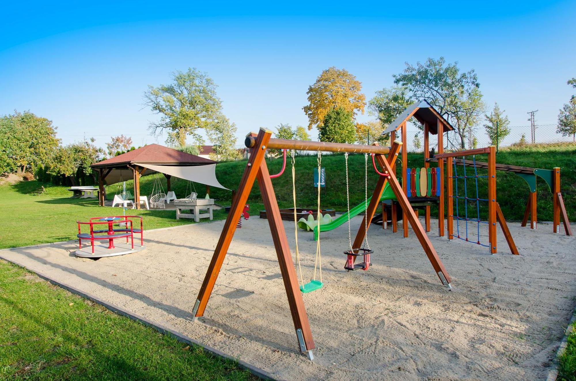Arenda Apartamenty&Domki Caloroczne Sierakow  Exterior foto
